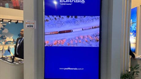 Fuarlar, iş dünyasında marka bilinirliğini artırmak, yeni müşteriler kazanmak ve sektördeki gelişmeleri takip etmek için önemli platformlardır.