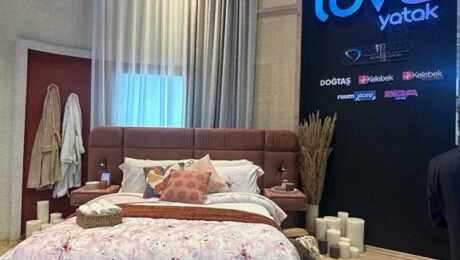 Fuarlar, birçok sektörde işletmelerin ürün ve hizmetlerini tanıttığı, potansiyel müşterilerle etkileşim kurduğu ve sektördeki son trendleri takip ettiği önemli etkinliklerdir.